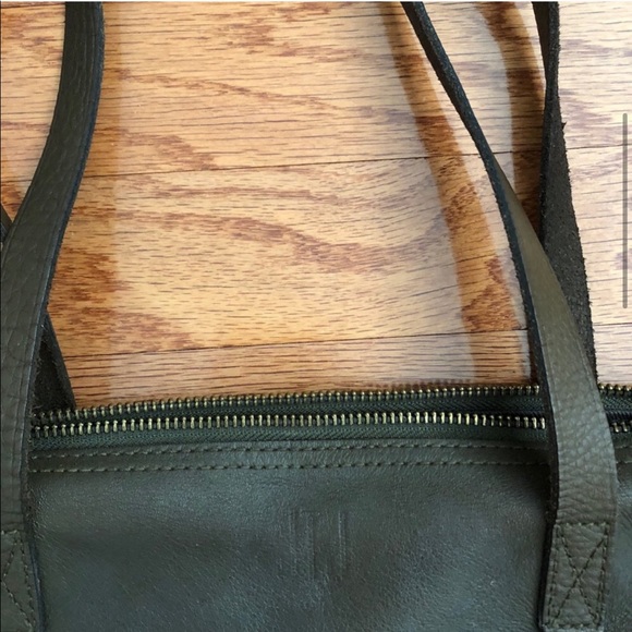 Madewell olive zip top transport tote with pockets - Picture 4 of 8